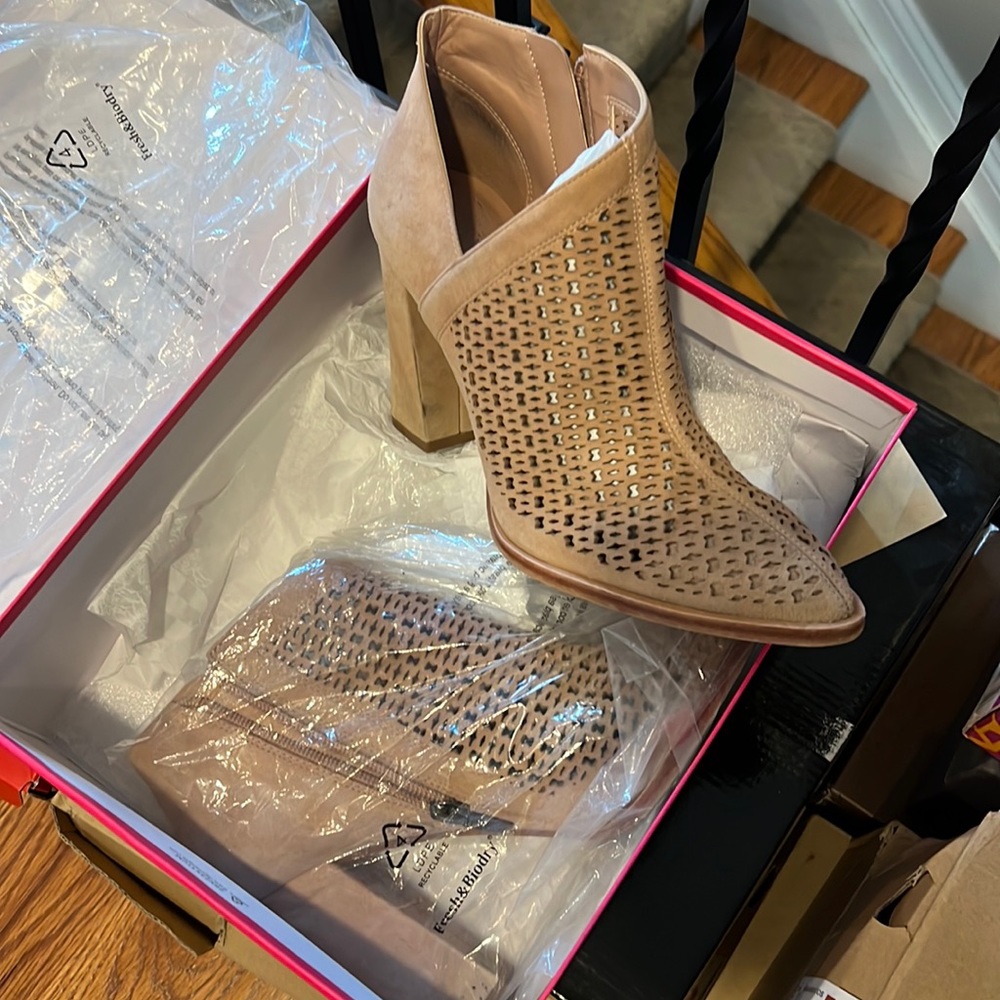Vince Camuto Suede perforated booties